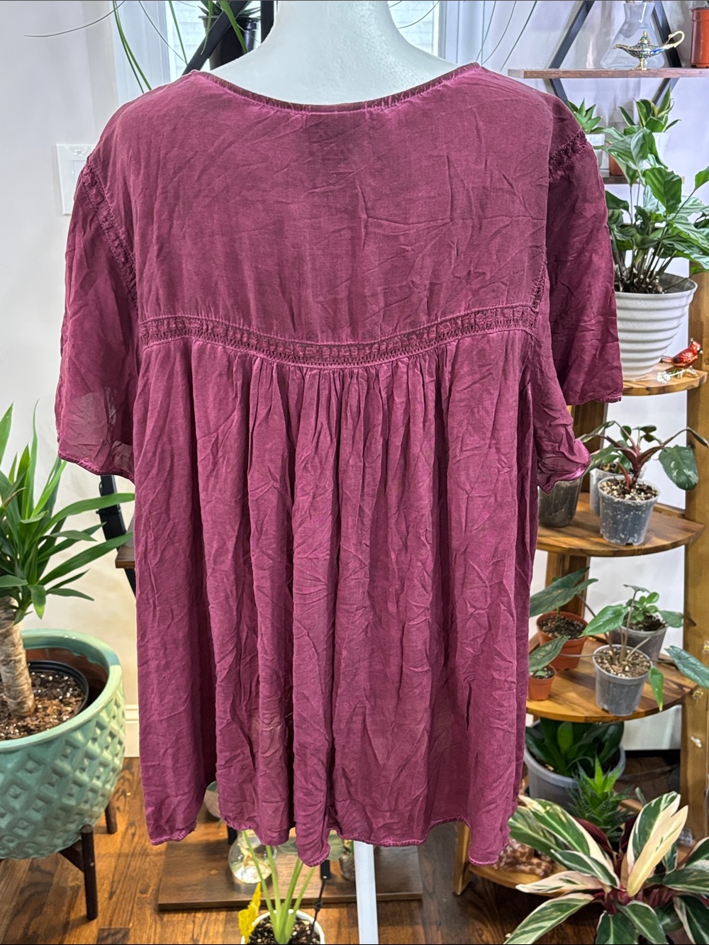 Torrid wine short sleeve challis embroidered blouse size 4X - Picture 4 of 5